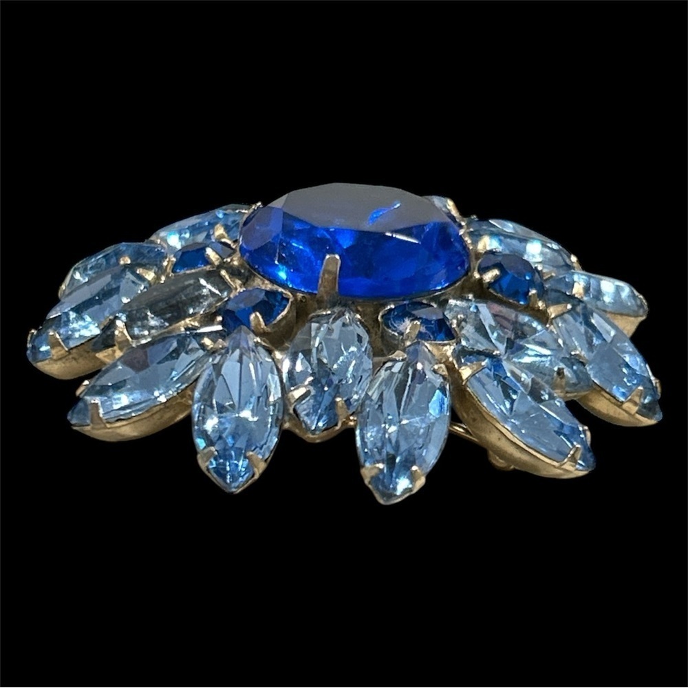 Vintage Sapphire Blue Crystal Rhinestone Flower Pin Brooch - Picture 3 of 4